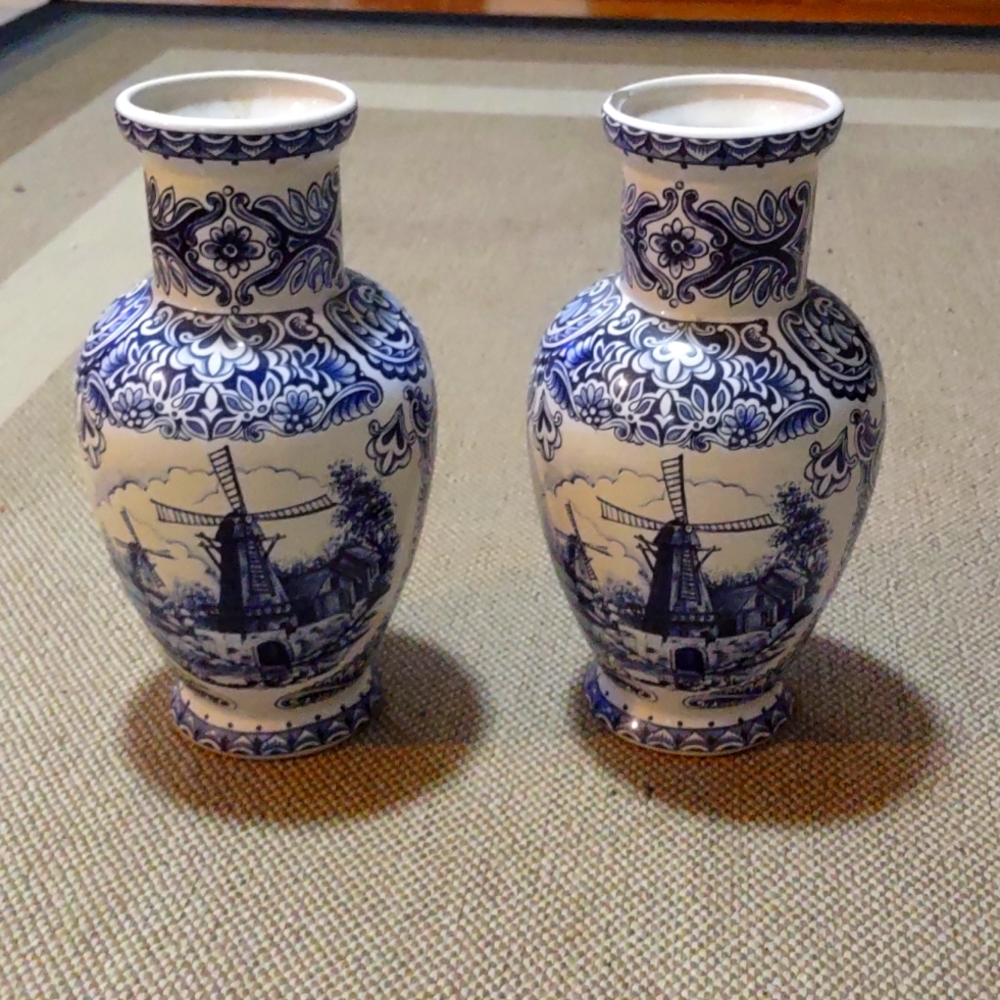 2 T.Delfts Bleau vases